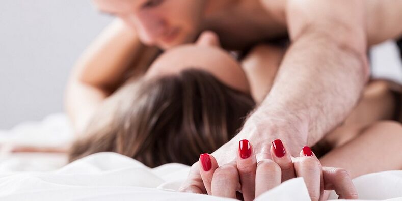 Οικειότητα με προσάρτημα μεγέθυνσης πέους